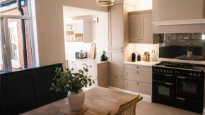 Renovated 3 Bedroom House in Lowton Pennington, free parking